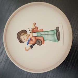 Vintage Hummel Mini Plate "Little Music Maker"  Good condition. 4 inches.